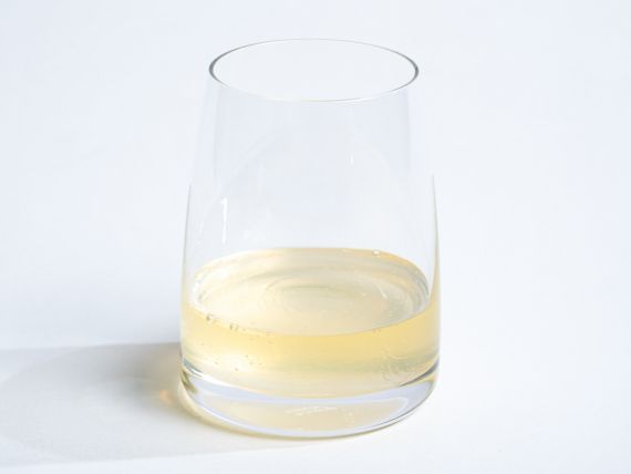 批發荔枝糖漿，供飲料業者使用